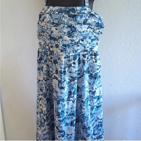 🍋✨ Abercrombie and Fitch Emerson strappy blue floral dress size xl - Picture 2 of 7